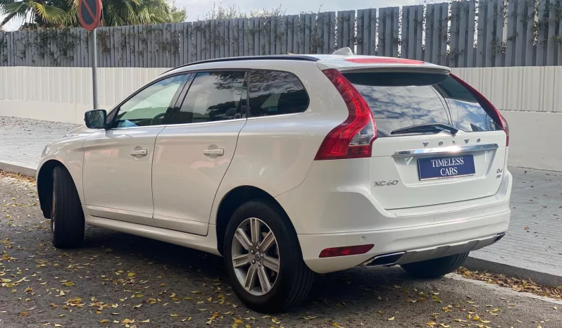 
								VOLVO XC60 D4 AWD AUT. MOMENTUM full									