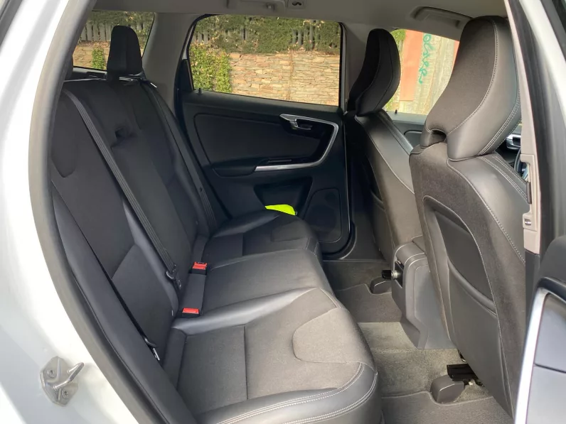 
								VOLVO XC60 D4 AWD AUT. MOMENTUM full									