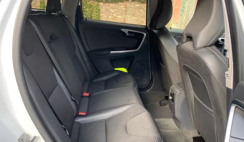 
								VOLVO XC60 D4 AWD AUT. MOMENTUM full									