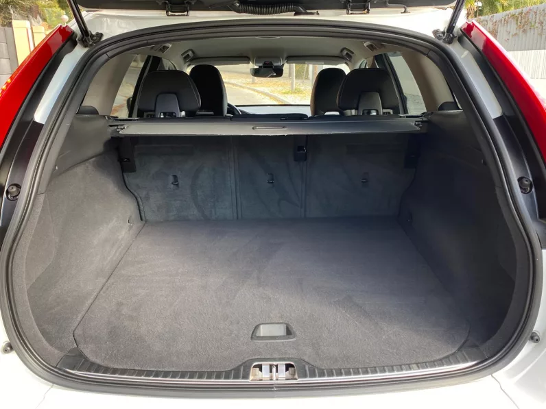 
								VOLVO XC60 D4 AWD AUT. MOMENTUM full									