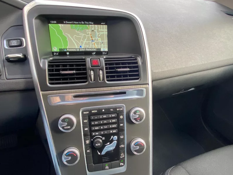 
								VOLVO XC60 D4 AWD AUT. MOMENTUM full									