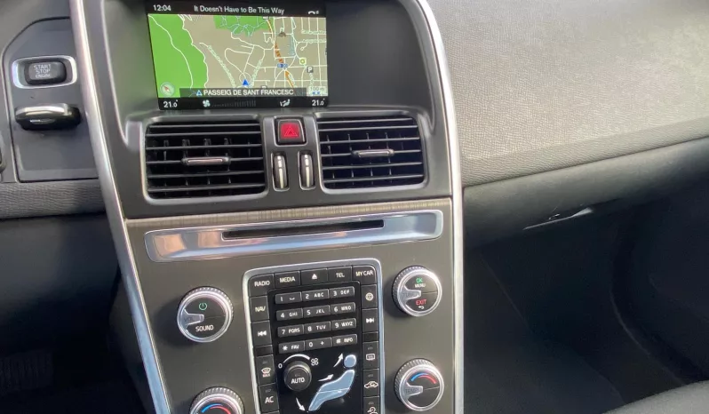 
								VOLVO XC60 D4 AWD AUT. MOMENTUM full									