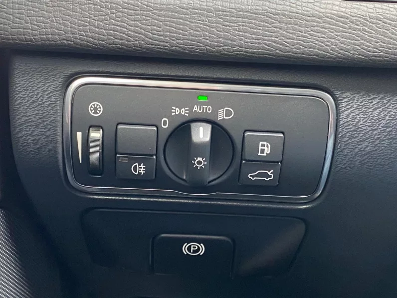 
								VOLVO XC60 D4 AWD AUT. MOMENTUM full									