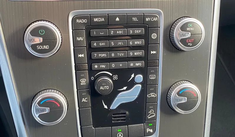 
								VOLVO XC60 D4 AWD AUT. MOMENTUM full									