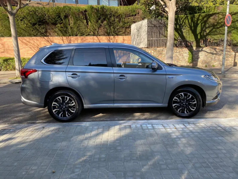 
								MITSUBISHI OUTLANDER PHEV KAITEKI full									