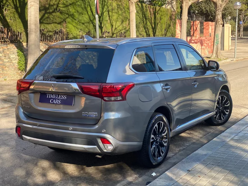 
								MITSUBISHI OUTLANDER PHEV KAITEKI full									