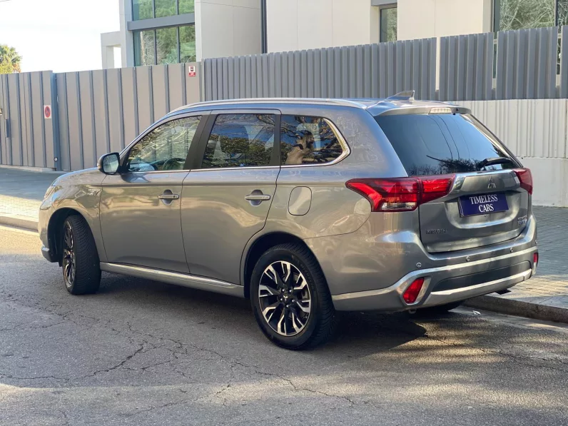 
								MITSUBISHI OUTLANDER PHEV KAITEKI full									