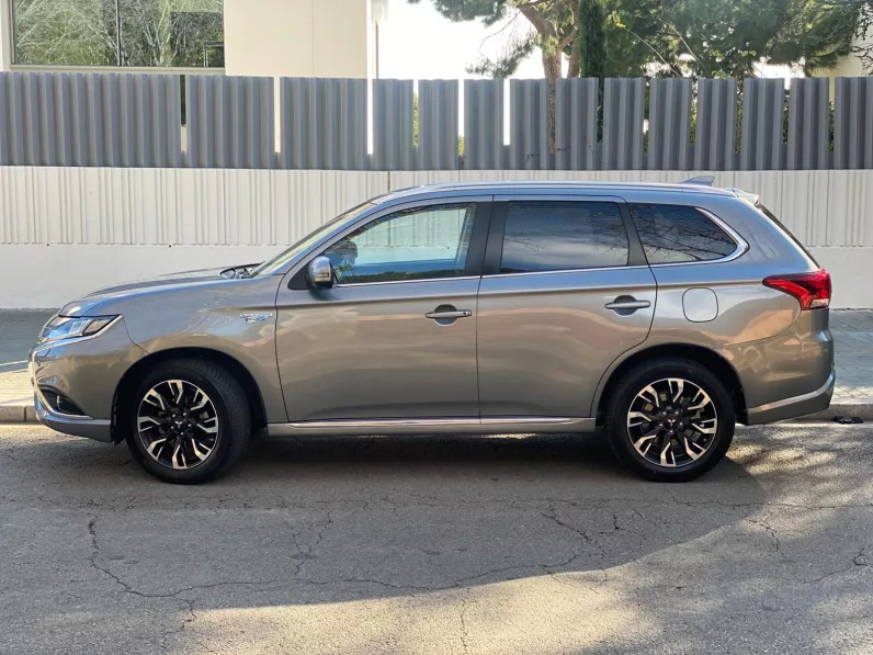 
								MITSUBISHI OUTLANDER PHEV KAITEKI full									