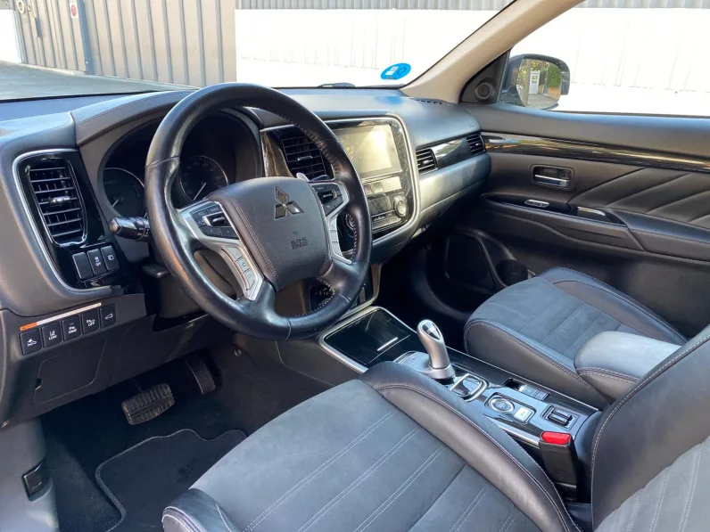 
								MITSUBISHI OUTLANDER PHEV KAITEKI full									