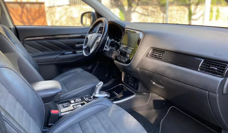 
								MITSUBISHI OUTLANDER PHEV KAITEKI full									