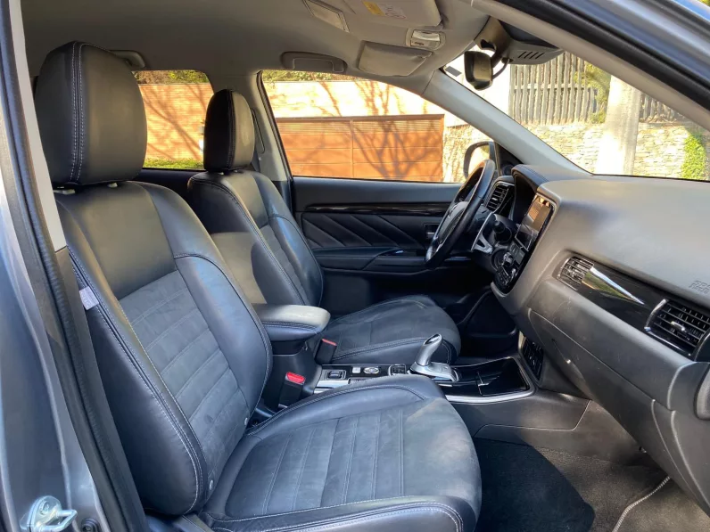 
								MITSUBISHI OUTLANDER PHEV KAITEKI full									