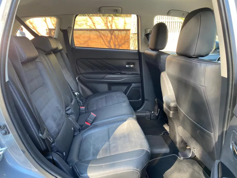 
								MITSUBISHI OUTLANDER PHEV KAITEKI full									