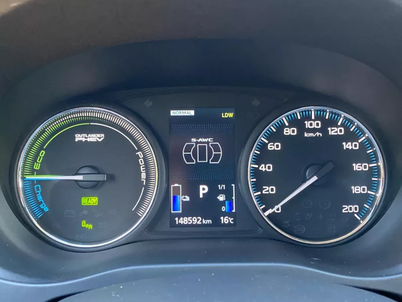 
								MITSUBISHI OUTLANDER PHEV KAITEKI full									