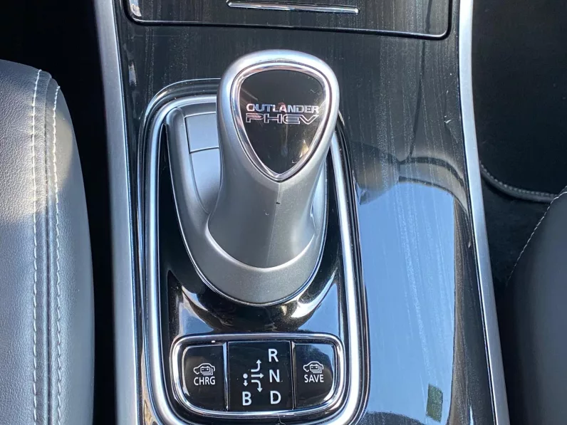 
								MITSUBISHI OUTLANDER PHEV KAITEKI full									