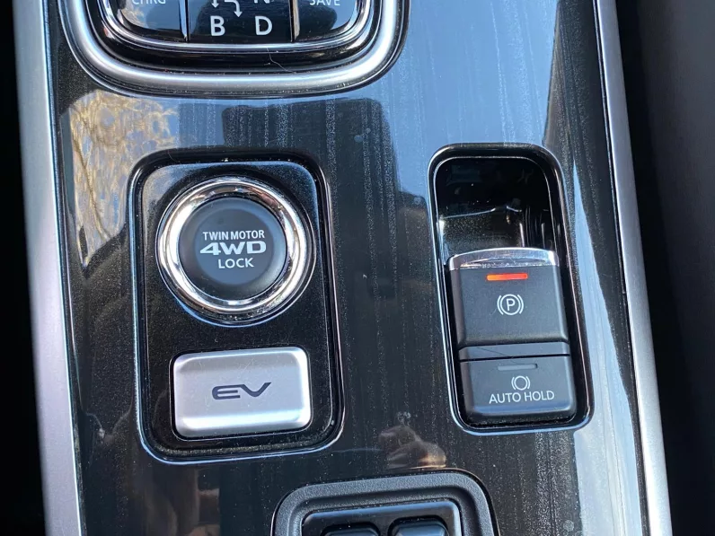 
								MITSUBISHI OUTLANDER PHEV KAITEKI full									