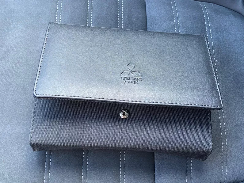 
								MITSUBISHI OUTLANDER PHEV KAITEKI full									