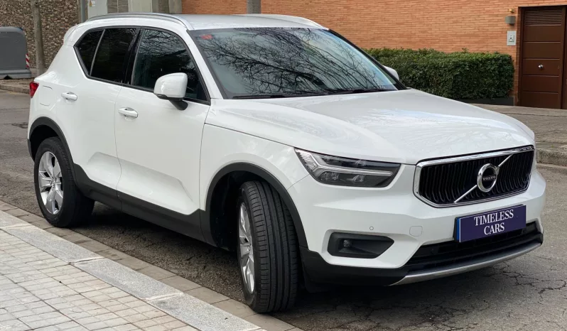 
								VOLVO XC40 T3 MOMENTUM PRO full									