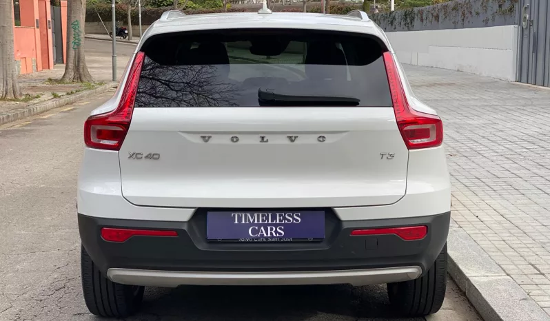 
								VOLVO XC40 T3 MOMENTUM PRO full									