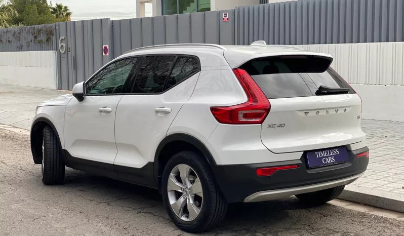 
								VOLVO XC40 T3 MOMENTUM PRO full									