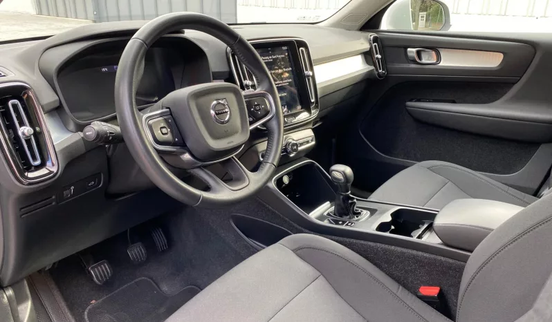 
								VOLVO XC40 T3 MOMENTUM PRO full									