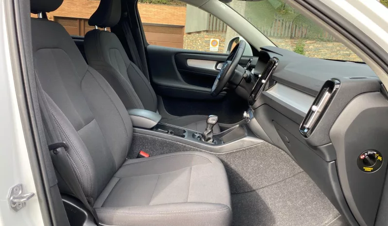 
								VOLVO XC40 T3 MOMENTUM PRO full									