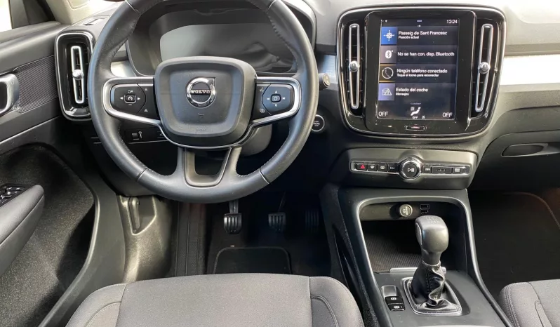 
								VOLVO XC40 T3 MOMENTUM PRO full									