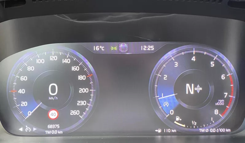 
								VOLVO XC40 T3 MOMENTUM PRO full									