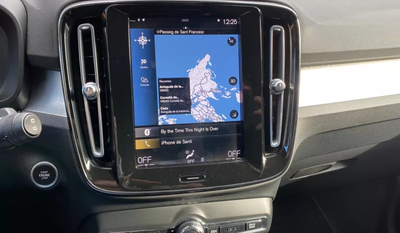 
								VOLVO XC40 T3 MOMENTUM PRO full									