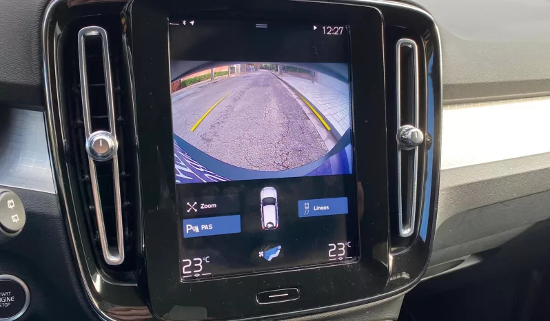 
								VOLVO XC40 T3 MOMENTUM PRO full									