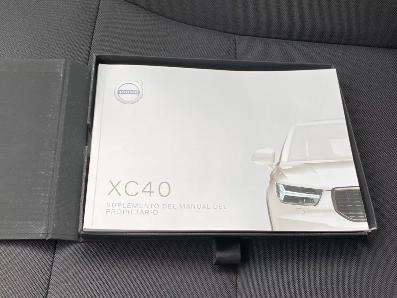 
								VOLVO XC40 T3 MOMENTUM PRO full									