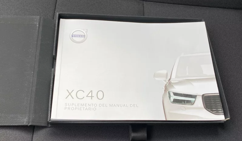 
								VOLVO XC40 T3 MOMENTUM PRO full									