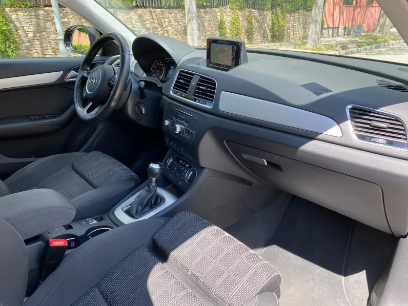 
								AUDI Q3 1.4TFSI S-LINE S-TRONIC full									