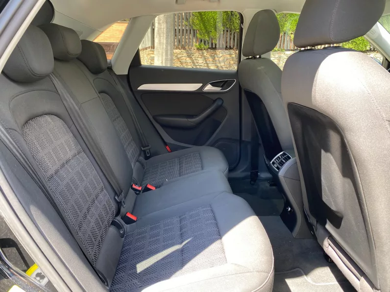 
								AUDI Q3 1.4TFSI S-LINE S-TRONIC full									