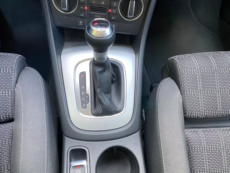 
								AUDI Q3 1.4TFSI S-LINE S-TRONIC full									