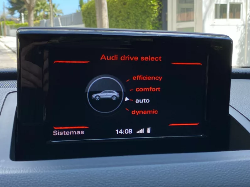 
								AUDI Q3 1.4TFSI S-LINE S-TRONIC full									