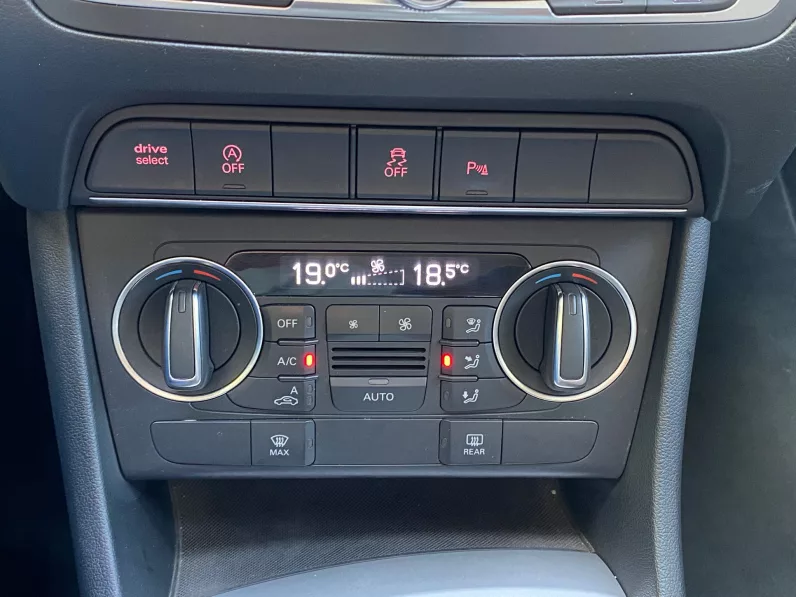 
								AUDI Q3 1.4TFSI S-LINE S-TRONIC full									