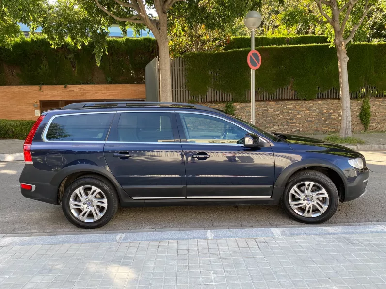 
								VOLVO XC70 D4 MOMENTUM AUTO full									