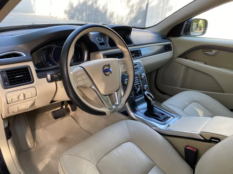 
								VOLVO XC70 D4 MOMENTUM AUTO full									