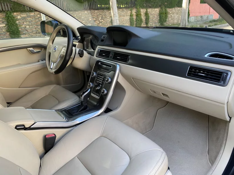 
								VOLVO XC70 D4 MOMENTUM AUTO full									