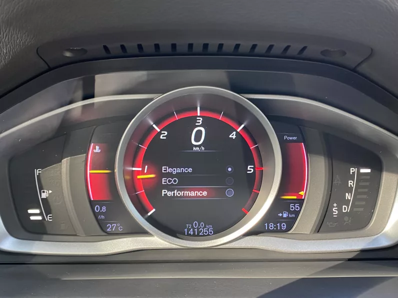 
								VOLVO XC70 D4 MOMENTUM AUTO full									