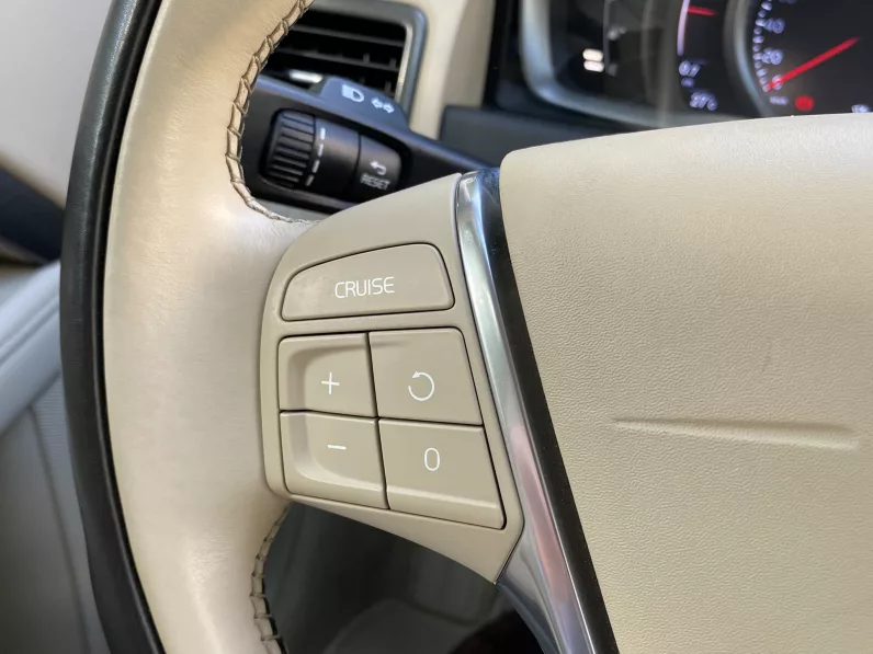 
								VOLVO XC70 D4 MOMENTUM AUTO full									