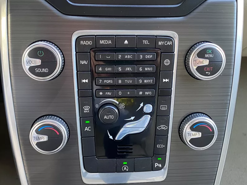 
								VOLVO XC70 D4 MOMENTUM AUTO full									