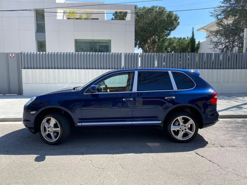
								PORSCHE CAYENNE S 4.8 TIP full									