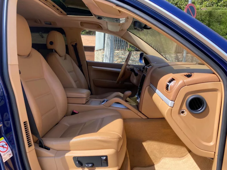 
								PORSCHE CAYENNE S 4.8 TIP full									