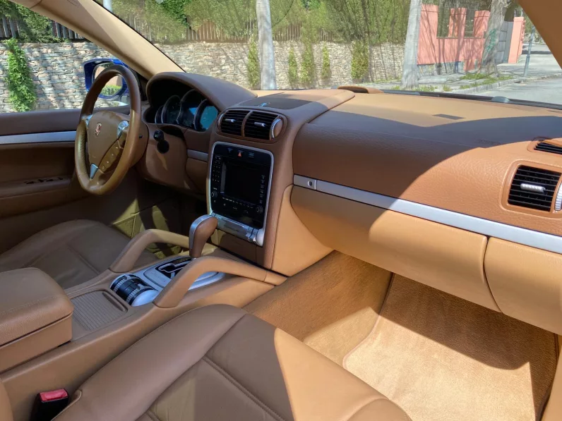 
								PORSCHE CAYENNE S 4.8 TIP full									