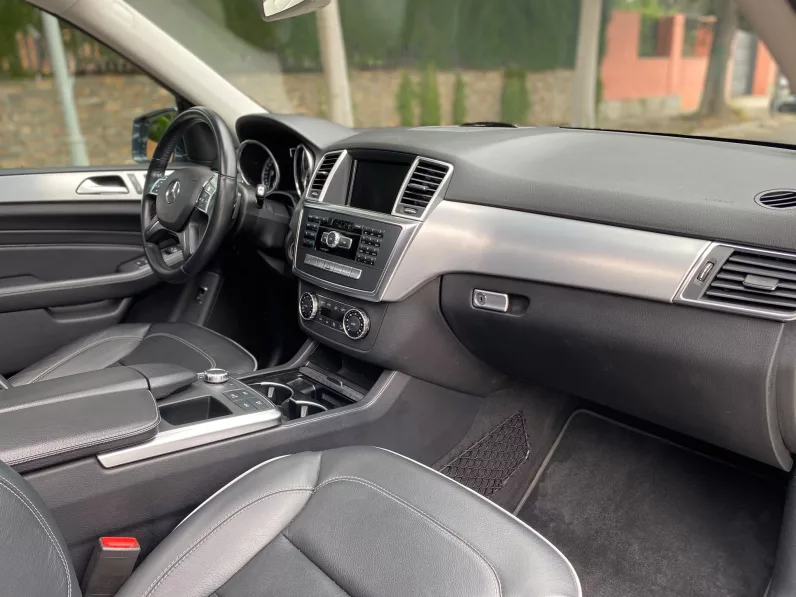 
								Mercedes ML 350 BT 4M full									